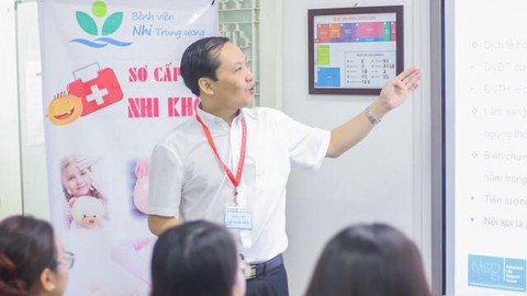 Cấp cứu hai chị em tưởng thuốc diệt chuột là kẹo - Ảnh 1. Cấp cứu hai chị em tưởng thuốc diệt chuột là kẹo - Ảnh 1.