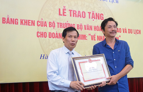 Về nhà đi con bất ngờ được Bộ Văn hóa, thể thao và du lịch trao bằng khen - Ảnh 5. Về nhà đi con bất ngờ được Bộ Văn hóa, thể thao và du lịch trao bằng khen - Ảnh 5.