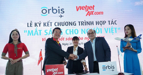 Vietjet cùng Bệnh viện bay chung tay mang ánh sáng tới hàng triệu đôi mắt - Ảnh 1. Vietjet cùng Bệnh viện bay chung tay mang ánh sáng tới hàng triệu đôi mắt - Ảnh 1.