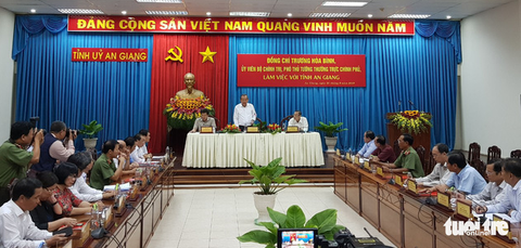 Phải xong tuyến tránh quốc lộ 91 qua đoạn sạt lở trước ngày 30-9 - Ảnh 2. Phải xong tuyến tránh quốc lộ 91 qua đoạn sạt lở trước ngày 30-9 - Ảnh 2.