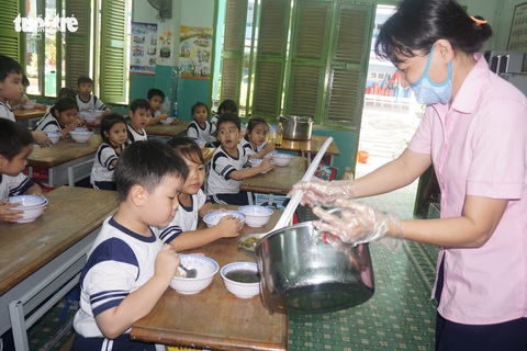TP.HCM công bố khung mức thu ngoài học phí đầu năm học - Ảnh 1. TP.HCM công bố khung mức thu ngoài học phí đầu năm học - Ảnh 1.