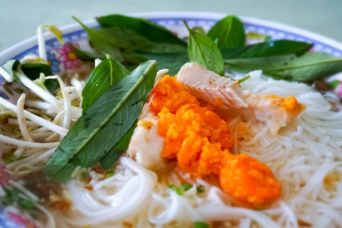 Ăn tô bún cá, chạy dìa Rạch Giá, bỏ má theo em - Ảnh 1. Ăn tô bún cá, chạy dìa Rạch Giá, bỏ má theo em - Ảnh 1.
