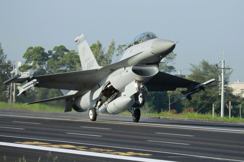 Trung Quốc dọa trừng phạt các công ty Mỹ liên quan vụ bán F-16 cho Đài Loan - Ảnh 1. Trung Quốc dọa trừng phạt các công ty Mỹ liên quan vụ bán F-16 cho Đài Loan - Ảnh 1.