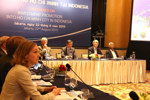 Lãnh đạo TP.HCM tìm hiểu dự án đê chống ngập và xe buýt nhanh Indonesia - Ảnh 1.