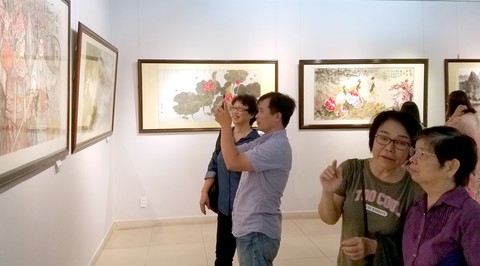 Hẻm Sài Gòn, bến Bình Đông và biển đảo vào tranh thủy mặc - Ảnh 13. Hẻm Sài Gòn, bến Bình Đông và biển đảo vào tranh thủy mặc - Ảnh 13.