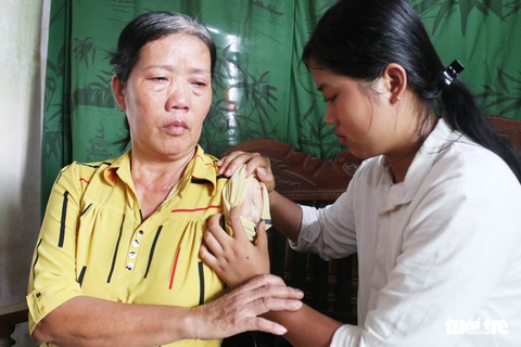 Rớt nước mắt nữ sinh điểm cao đóng khung giấy báo nhập học làm kỷ niệm - Ảnh 4. Rớt nước mắt nữ sinh điểm cao đóng khung giấy báo nhập học làm kỷ niệm - Ảnh 4.