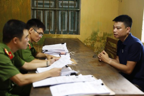 Khởi tố nhân viên ngân hàng chiếm đoạt 16 tỉ đồng - Ảnh 1. Khởi tố nhân viên ngân hàng chiếm đoạt 16 tỉ đồng - Ảnh 1.