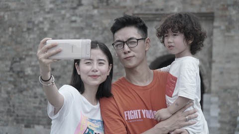 Camera trượt xoay của Galaxy A80 ‘lấy lòng’ các vlogger bằng cách nào? - Ảnh 1. Camera trượt xoay của Galaxy A80 ‘lấy lòng’ các vlogger bằng cách nào? - Ảnh 1.