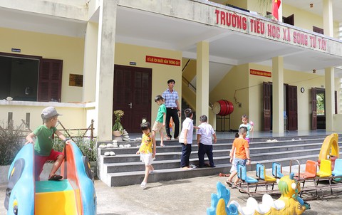 Tôi đi dạy học ở Trường Sa: Kỳ cuối: Dưới tán bàng Trường Sa - Ảnh 4. Tôi đi dạy học ở Trường Sa: Kỳ cuối: Dưới tán bàng Trường Sa - Ảnh 4.