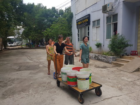 Đà Nẵng: Dân khoan giếng, chấp nhận dùng nước hôi mùi bùn để sinh hoạt - Ảnh 3. Đà Nẵng: Dân khoan giếng, chấp nhận dùng nước hôi mùi bùn để sinh hoạt - Ảnh 3.