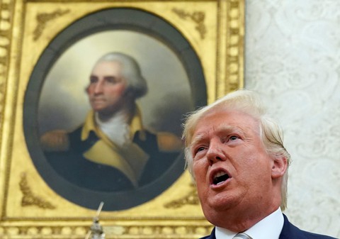 Ông Trump phản pháo đòn thuế Trung Quốc: Ai là kẻ thù lớn hơn? - Ảnh 1. Ông Trump phản pháo đòn thuế Trung Quốc: Ai là kẻ thù lớn hơn? - Ảnh 1.