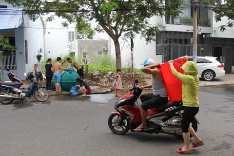 Trời không mưa, nguồn nước Đà Nẵng còn gặp khó - Ảnh 4. Trời không mưa, nguồn nước Đà Nẵng còn gặp khó - Ảnh 4.