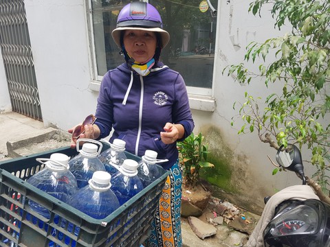 Đà Nẵng: Dân khoan giếng, chấp nhận dùng nước hôi mùi bùn để sinh hoạt - Ảnh 4. Đà Nẵng: Dân khoan giếng, chấp nhận dùng nước hôi mùi bùn để sinh hoạt - Ảnh 4.