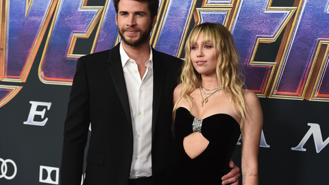 Liam Hemsworth - Miley Cyrus: 10 năm bên nhau, 7 tháng hôn nhân, ly hôn ồn ào - Ảnh 3. Liam Hemsworth - Miley Cyrus: 10 năm bên nhau, 7 tháng hôn nhân, ly hôn ồn ào - Ảnh 3.