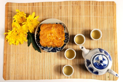 Bánh trung thu nướng tại gia, chồng nhồi bột, vợ xào nhân - Ảnh 5. Bánh trung thu nướng tại gia, chồng nhồi bột, vợ xào nhân - Ảnh 5.