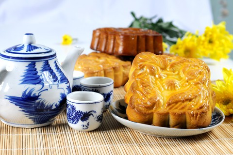 Bánh trung thu nướng tại gia, chồng nhồi bột, vợ xào nhân - Ảnh 3. Bánh trung thu nướng tại gia, chồng nhồi bột, vợ xào nhân - Ảnh 3.