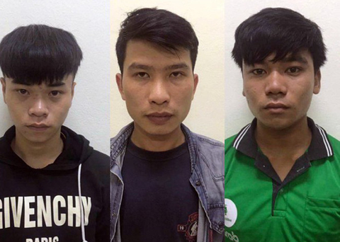 Tạm giữ 3 thanh niên đua xe trái phép quanh hồ Gươm - Ảnh 1. Tạm giữ 3 thanh niên đua xe trái phép quanh hồ Gươm - Ảnh 1.