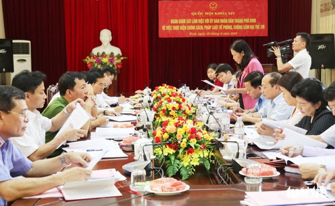 Bố dọa tự vẫn, dựng chuyện tố con gái 6 tuổi nghi bị xâm hại? - Ảnh 2. Bố dọa tự vẫn, dựng chuyện tố con gái 6 tuổi nghi bị xâm hại? - Ảnh 2.
