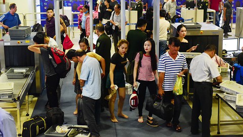 Báo động sân bay xuống cấp, quá tải - Ảnh 2. Báo động sân bay xuống cấp, quá tải - Ảnh 2.