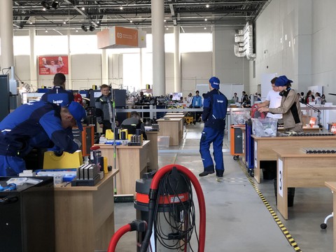 Rộn ràng ngày thi tay nghề ở WorldSkills Kazan 2019 - Ảnh 1. Rộn ràng ngày thi tay nghề ở WorldSkills Kazan 2019 - Ảnh 1.