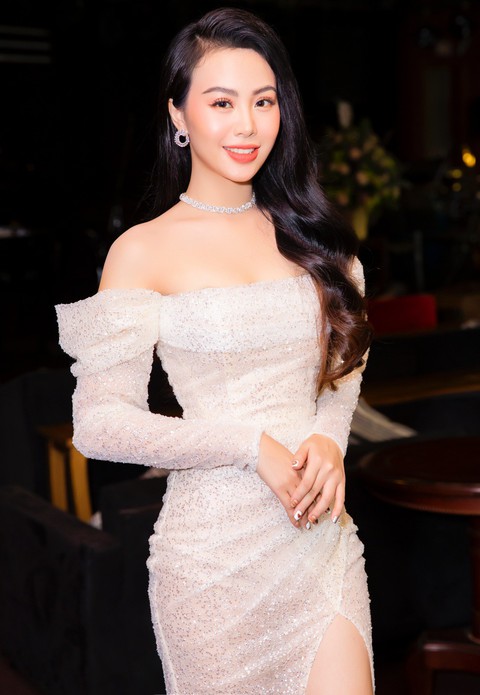 Mạnh Quỳnh tặng ca khúc cho Dương Huệ, ủng hộ cô theo nghiệp cầm ca - Ảnh 1. Mạnh Quỳnh tặng ca khúc cho Dương Huệ, ủng hộ cô theo nghiệp cầm ca - Ảnh 1.