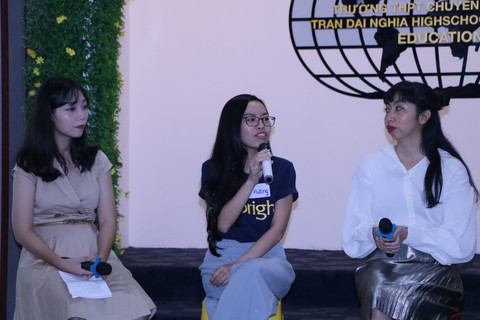 Cựu học sinh Trường THPT Chuyên Trần Đại Nghĩa kết nối để ươm mầm - Ảnh 2. Cựu học sinh Trường THPT Chuyên Trần Đại Nghĩa kết nối để ươm mầm - Ảnh 2.