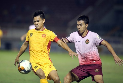 Thắng 2-0 từ sút xa, CLB Sài Gòn đẩy Thanh Hóa xuống vị trí nguy hiểm - Ảnh 3. Thắng 2-0 từ sút xa, CLB Sài Gòn đẩy Thanh Hóa xuống vị trí nguy hiểm - Ảnh 3.