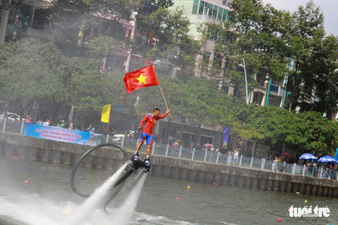 Trống thúc, thuyền dong vun vút trên kênh Nhiêu Lộc - Thị Nghè - Ảnh 8. Trống thúc, thuyền dong vun vút trên kênh Nhiêu Lộc - Thị Nghè - Ảnh 8.
