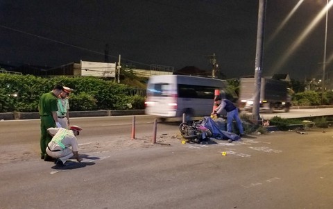 Chạy xe máy tông dải phân cách ở quận 12, thanh niên tử vong tại chỗ - Ảnh 1. Chạy xe máy tông dải phân cách ở quận 12, thanh niên tử vong tại chỗ - Ảnh 1.