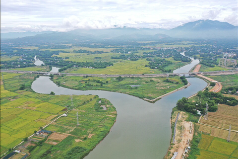 Nước sông nhiễm mặn cao hơn dù ... Đà Nẵng có mưa vàng - Ảnh 2. Nước sông nhiễm mặn cao hơn dù ... Đà Nẵng có mưa vàng - Ảnh 2.