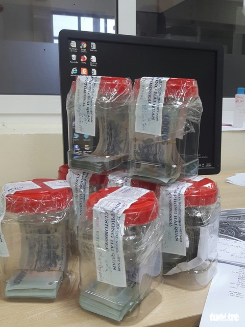 Sẽ tịch thu nửa tỉ đồng, xử phạt nhóm người định sang Campuchia đánh bạc - Ảnh 3. Sẽ tịch thu nửa tỉ đồng, xử phạt nhóm người định sang Campuchia đánh bạc - Ảnh 3.