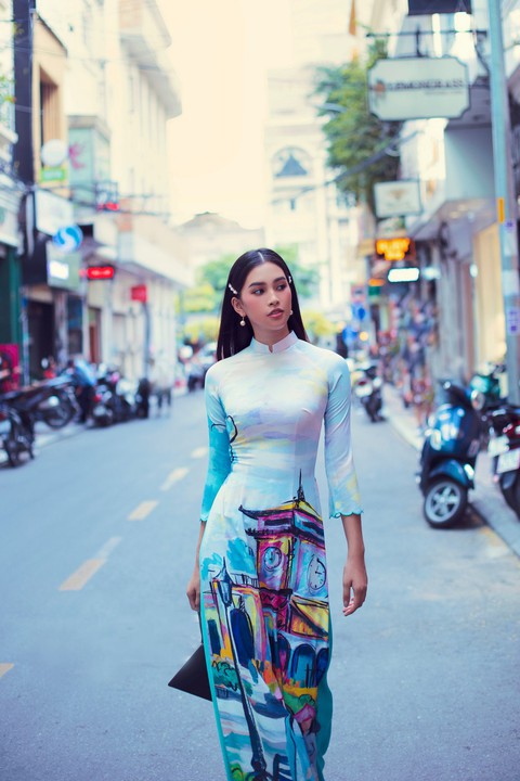 Hoa hậu Tiểu Vy khoe sắc cùng bộ sưu tập áo dài Sài Gòn ơi! - Ảnh 5. Hoa hậu Tiểu Vy khoe sắc cùng bộ sưu tập áo dài Sài Gòn ơi! - Ảnh 5.