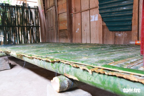 Cảm động phụ huynh mang tre, nứa dựng ký túc xá cho con - Ảnh 9. Cảm động phụ huynh mang tre, nứa dựng ký túc xá cho con - Ảnh 9.