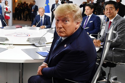 Ông Trump hiến kế tránh bão bằng bom hạt nhân - Ảnh 1. Ông Trump hiến kế tránh bão bằng bom hạt nhân - Ảnh 1.