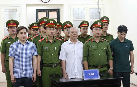 Bị can lừa Vũ ‘nhôm’ làm quốc tịch Mỹ bị khởi tố thêm tội danh - Ảnh 1. Bị can lừa Vũ ‘nhôm’ làm quốc tịch Mỹ bị khởi tố thêm tội danh - Ảnh 1.