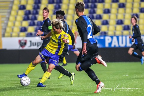 Ảnh Công Phượng đá chính tả xung hữu đột cùng đội U21 Sint Truiden - Ảnh 1. Ảnh Công Phượng đá chính tả xung hữu đột cùng đội U21 Sint Truiden - Ảnh 1.