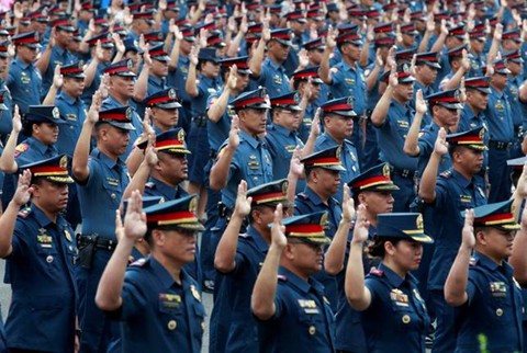 Philippines đưa cảnh sát sang Trung Quốc học tiếng Hoa để hỗ trợ điều tra - Ảnh 1. Philippines đưa cảnh sát sang Trung Quốc học tiếng Hoa để hỗ trợ điều tra - Ảnh 1.