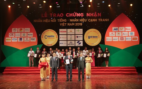 Dai-ichi Việt Nam nhận giải thưởng nhãn hiệu nổi tiếng Việt Nam 2019 - Ảnh 1. Dai-ichi Việt Nam nhận giải thưởng nhãn hiệu nổi tiếng Việt Nam 2019 - Ảnh 1.