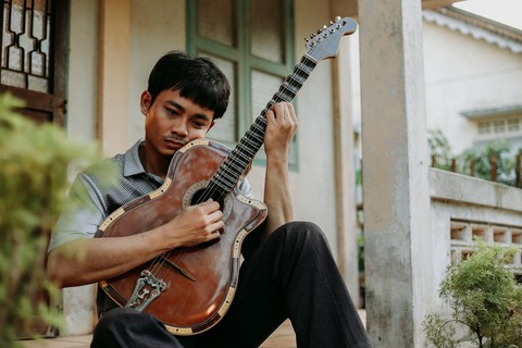 Bán chồng nóng với chuyện tình cưới trước yêu sau - Ảnh 7. Bán chồng nóng với chuyện tình cưới trước yêu sau - Ảnh 7.