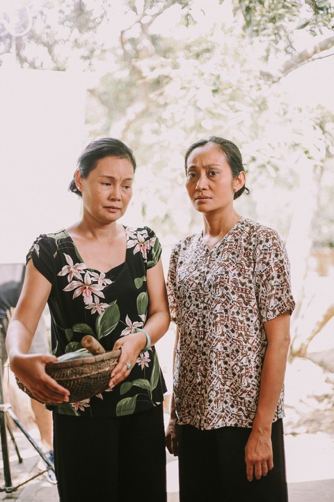 Bán chồng nóng với chuyện tình cưới trước yêu sau - Ảnh 8. Bán chồng nóng với chuyện tình cưới trước yêu sau - Ảnh 8.