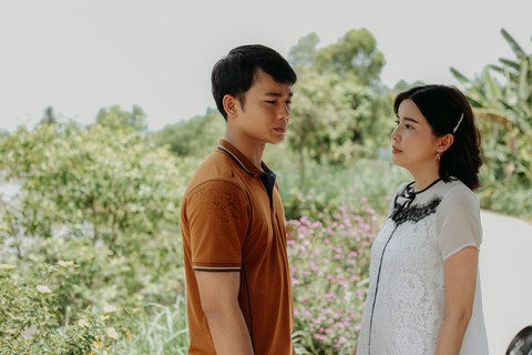 Bán chồng nóng với chuyện tình cưới trước yêu sau - Ảnh 9. Bán chồng nóng với chuyện tình cưới trước yêu sau - Ảnh 9.