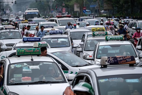 Taxi Hà Nội 5 màu, nhận diện ra sao? - Ảnh 1. Taxi Hà Nội 5 màu, nhận diện ra sao? - Ảnh 1.