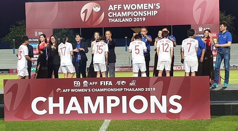 Các tuyển thủ đã thi đấu kiên cường đúng kiểu phụ nữ Việt Nam - Ảnh 1. Các tuyển thủ đã thi đấu kiên cường đúng kiểu phụ nữ Việt Nam - Ảnh 1.