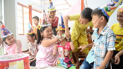 Cuộc hội ngộ của chim cánh cụt - Ảnh 1. Cuộc hội ngộ của chim cánh cụt - Ảnh 1.