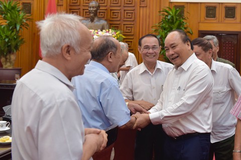 Thủ tướng gặp mặt các cán bộ từng trực tiếp phục vụ, bảo vệ Bác Hồ - Ảnh 1. Thủ tướng gặp mặt các cán bộ từng trực tiếp phục vụ, bảo vệ Bác Hồ - Ảnh 1.