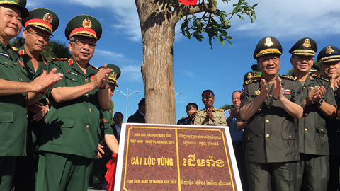 Giao lưu hữu nghị biên giới Việt Nam - Campuchia: Đấu tranh chống tội phạm qua biên giới - Ảnh 1. Giao lưu hữu nghị biên giới Việt Nam - Campuchia: Đấu tranh chống tội phạm qua biên giới - Ảnh 1.
