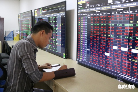 Chứng khoán Việt lấy lại sắc xanh giữa bối cảnh thương chiến Mỹ - Trung - Ảnh 1. Chứng khoán Việt lấy lại sắc xanh giữa bối cảnh thương chiến Mỹ - Trung - Ảnh 1.