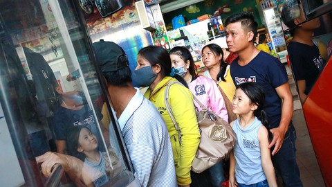 Cháy vé xe dịp lễ 2-9 - Ảnh 1. Cháy vé xe dịp lễ 2-9 - Ảnh 1.