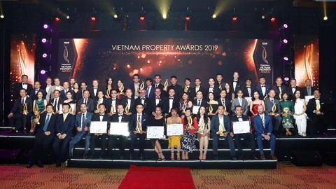 Phúc Khang được vinh danh 4 hạng mục giải thưởng - Ảnh 2. Phúc Khang được vinh danh 4 hạng mục giải thưởng - Ảnh 2.