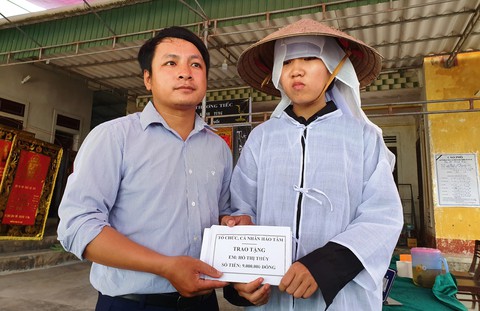 Khi bố mất, em tưởng việc học đã khép lại - Ảnh 3. Khi bố mất, em tưởng việc học đã khép lại - Ảnh 3.